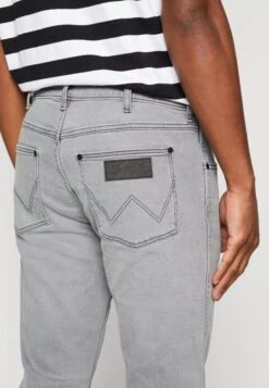 Wrangler Greensboro - Vaqueros Rectos - Light Ashes -Wrangler 012437c1a0764c6bb517596407b274d6