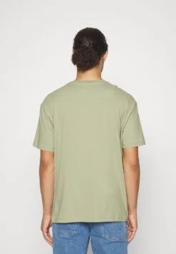 Wrangler Casey Jones Pocket Tee - Camiseta Básica - Tea Leaf -Wrangler 036af3678152434eb793f430340eecb5