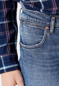 Wrangler Larston - Vaqueros Slim Fit - Dark Indigo 12 Wrangler Larston - Vaqueros Slim Fit - Dark Indigo -Wrangler 09b8f3f7504c4b70a27808e4f69e0e6c