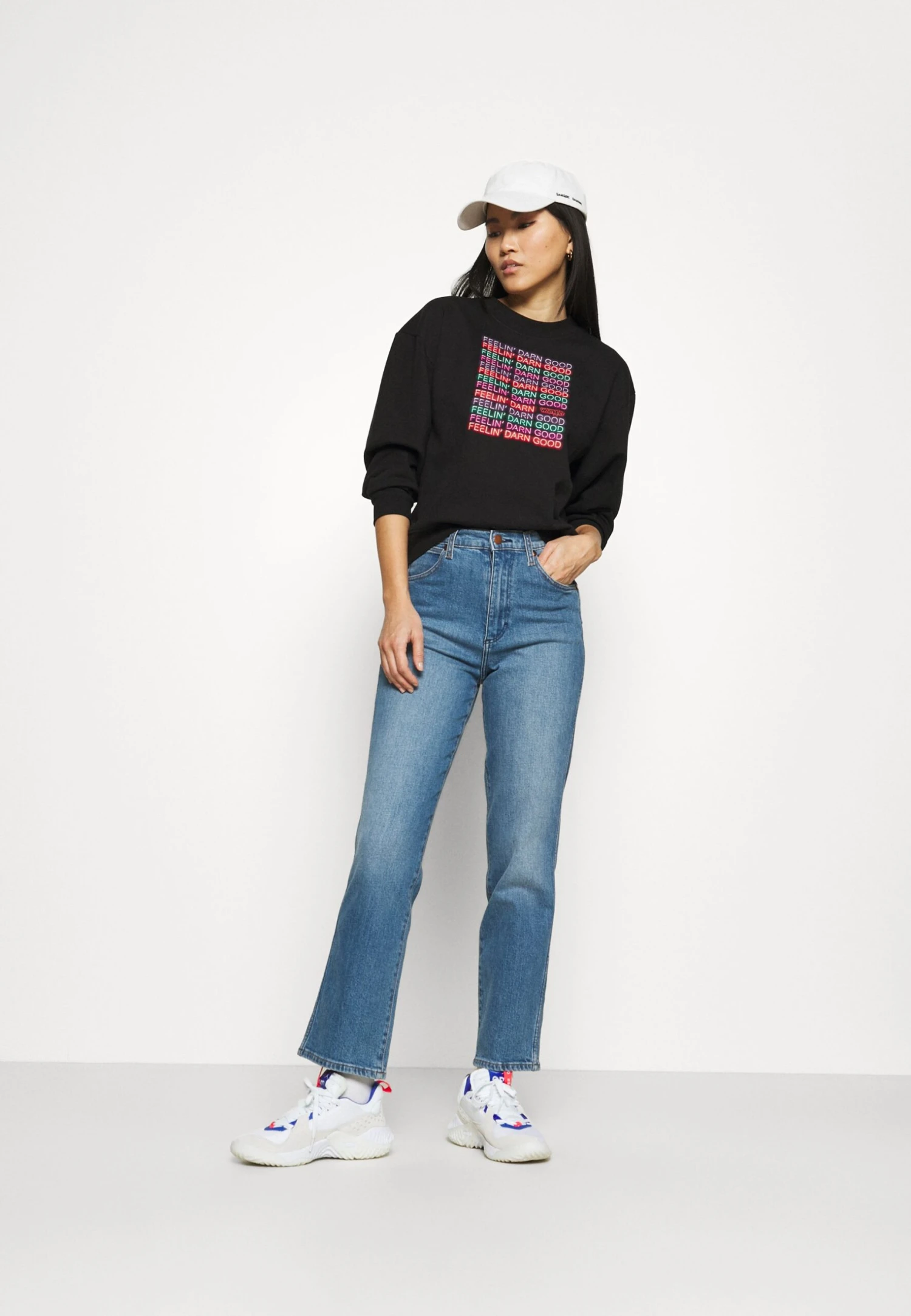 Wrangler Wild West - Vaqueros Rectos - Mid Blue 4 Wrangler Wild West - Vaqueros Rectos - Mid Blue - Imagen 2