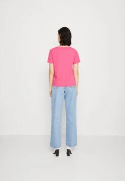 Wrangler Regular Tee - Camiseta Estampada - Fuchsia Rose -Wrangler 0f34a0da9e66438189b876fb7de7143d