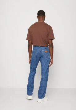 Wrangler Frontier - Vaqueros Boyfriend - All Over Laser -Wrangler 0f37183d66974242a28041975a477f5e