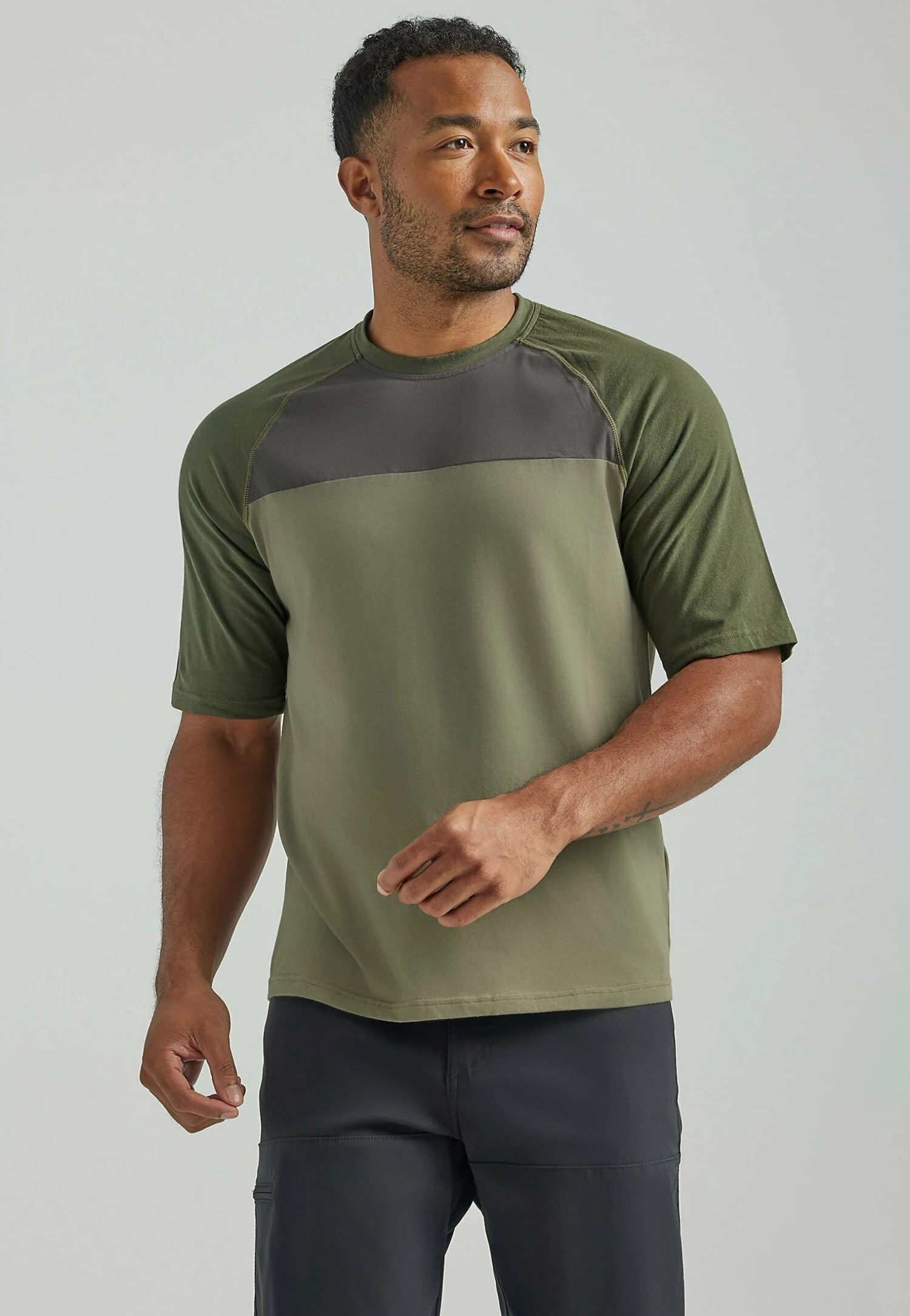 Wrangler Ss Hybrid Tee - Camiseta Estampada - Dusty Olive 3 Wrangler Ss Hybrid Tee - Camiseta Estampada - Dusty Olive