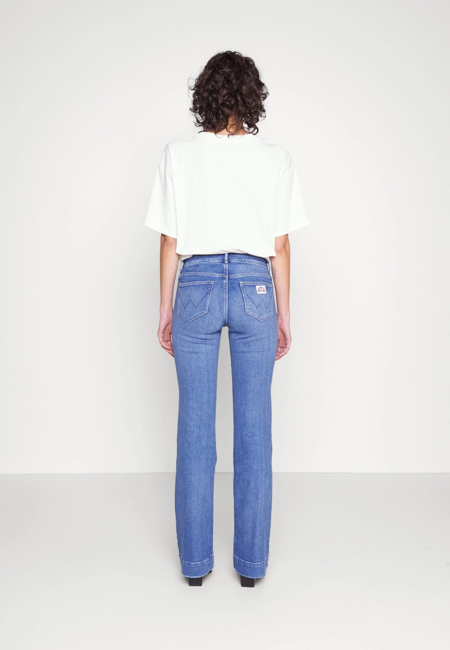 Wrangler Vaqueros A Campana - Blue Denim 5 Wrangler Vaqueros A Campana - Blue Denim - Imagen 3