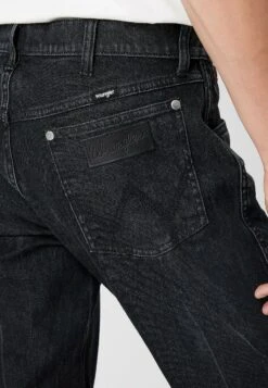 Wrangler Larston - Vaqueros Slim Fit - Bass Black -Wrangler 1c8648231ce9424a9b6e93f63663b7f1