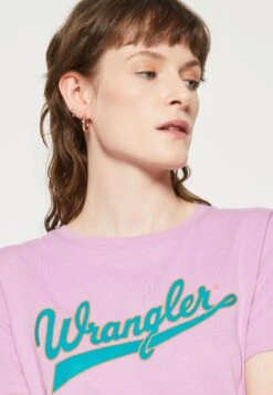 Wrangler Regular Tee - Camiseta Estampada - Smokey Grape -Wrangler 1de540cc1fdc4de78ca2ed73398eff92