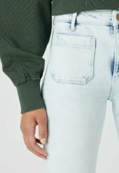 Wrangler Vaqueros A Campana - Be The Storm -Wrangler 234bf6715e944e85af7a03dd457b98e7