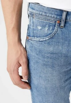 Wrangler Larston - Vaqueros Slim Fit - Light Indigo 12 Wrangler Larston - Vaqueros Slim Fit - Light Indigo -Wrangler 23fe5bbb63dd44e0bc10bbc3335491b2