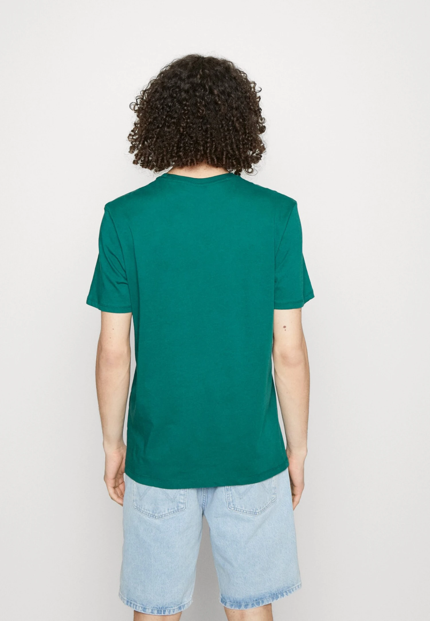 Wrangler Sign Off Tee - Camiseta Básica - Bayberry Green 5 Wrangler Sign Off Tee - Camiseta Básica - Bayberry Green - Imagen 3