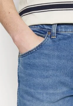 Wrangler Larston - Vaqueros Slim Fit - Blue Denim -Wrangler 25c1a697b984457aa2100569edbb9730