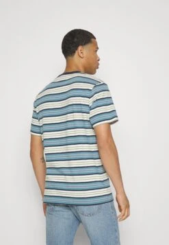 Wrangler Stripe Tee - Camiseta Estampada - Pearl Blue 10 Wrangler Stripe Tee - Camiseta Estampada - Pearl Blue -Wrangler 277bf7a540db4748b62c065fed98619e