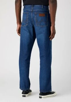 Wrangler Redding - Vaqueros Rectos - Far Away -Wrangler 289ef14ab06b4f77af737e8374d148b3