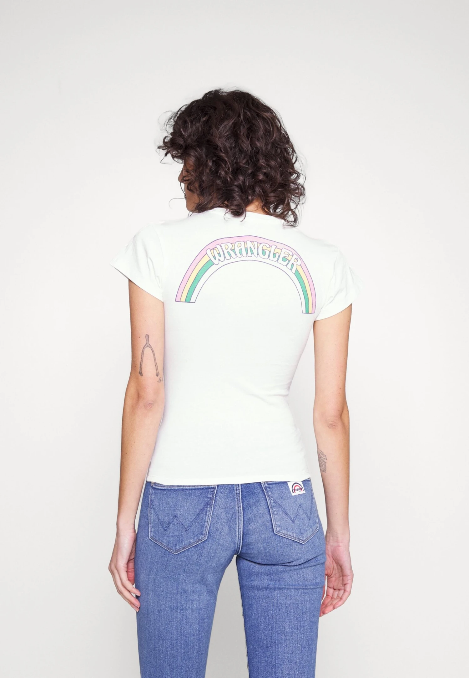 Wrangler Shrunken Band Tee - Camiseta Estampada - Worn White 5 Wrangler Shrunken Band Tee - Camiseta Estampada - Worn White - Imagen 3
