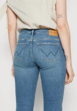 Wrangler Vaqueros Bootcut - Citrine -Wrangler 2a82b9bda296482d8a02e9f9b206e012