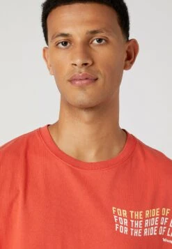 Wrangler Slogan Tee - Camiseta Estampada - Light Red -Wrangler 2b7b67232b634bcb9b3c2e2b3de696ef