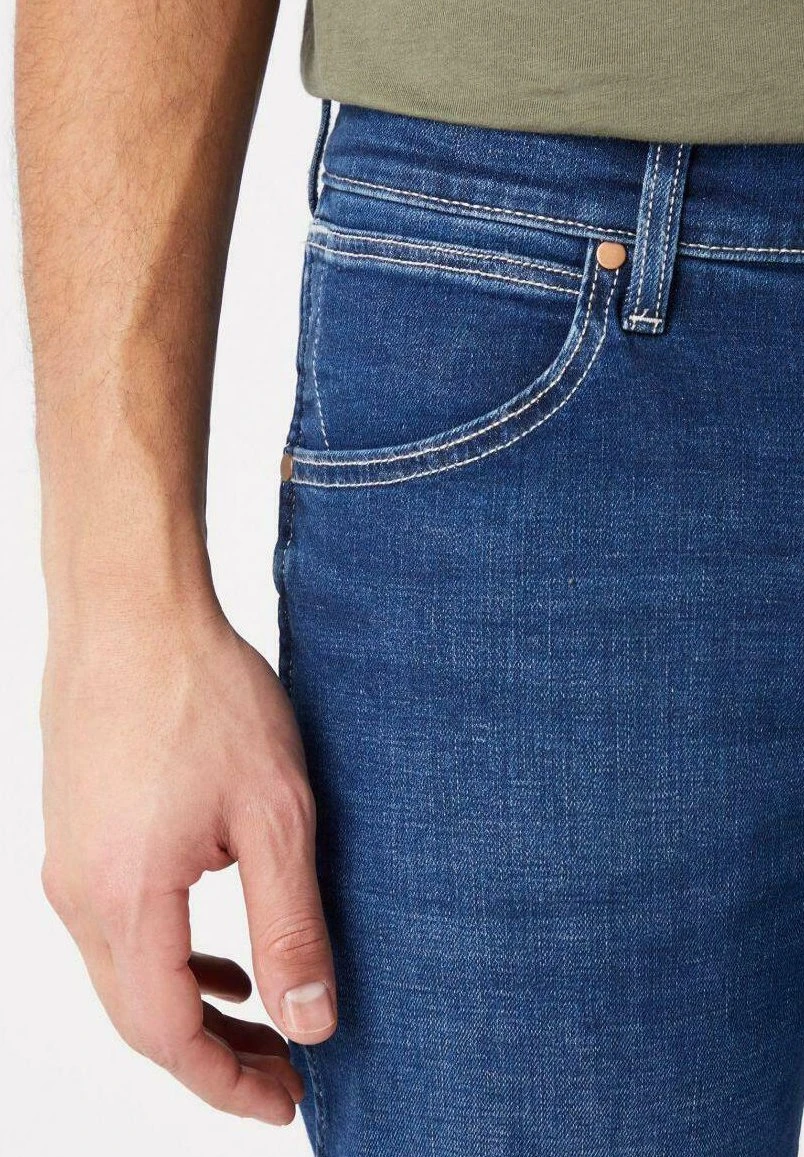 Wrangler Larston - Vaqueros Rectos - Blue Denim 6 Wrangler Larston - Vaqueros Rectos - Blue Denim - Imagen 4