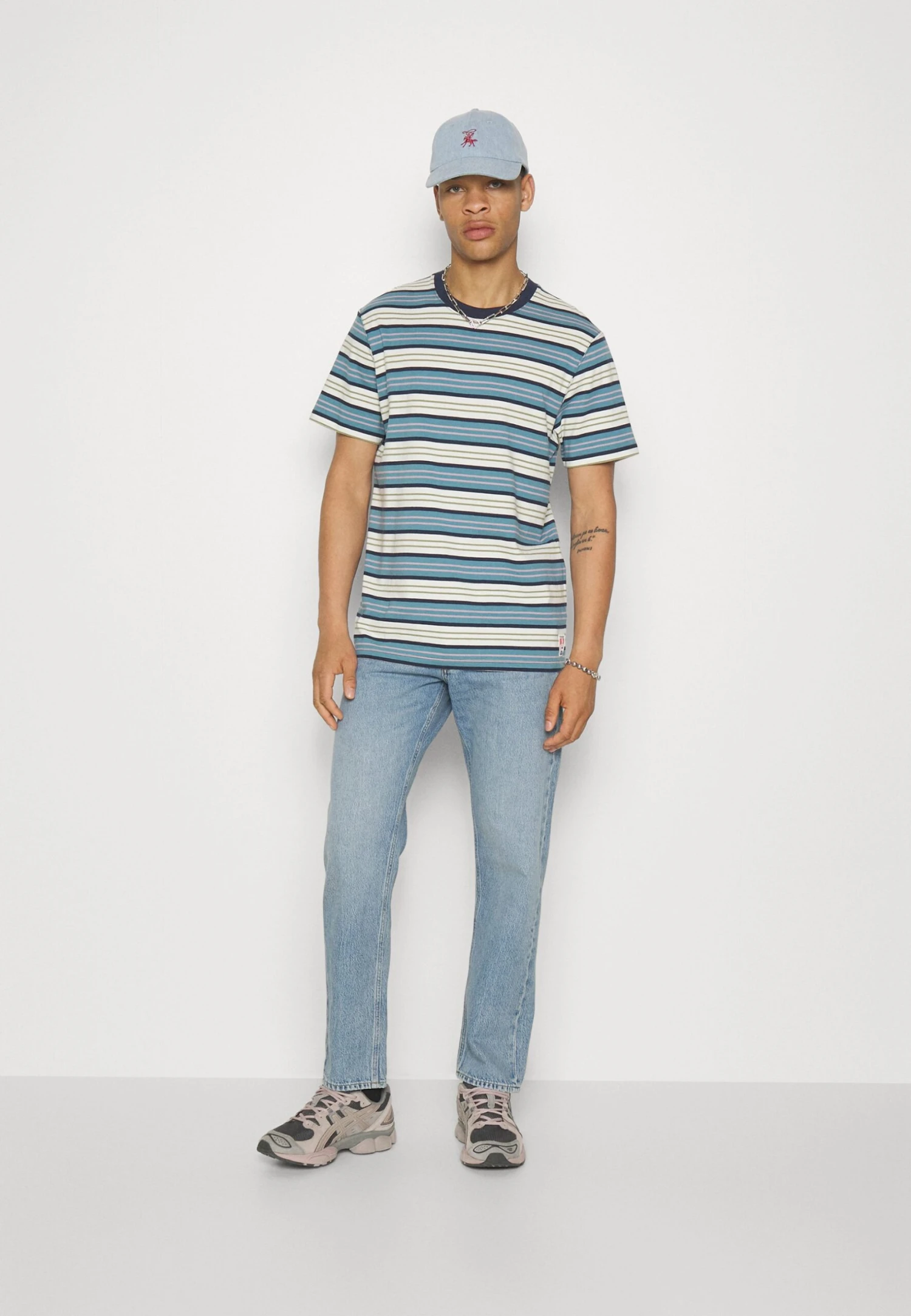 Wrangler Stripe Tee - Camiseta Estampada - Pearl Blue 4 Wrangler Stripe Tee - Camiseta Estampada - Pearl Blue - Imagen 2