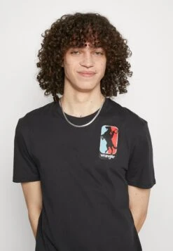 Wrangler Graphic Tee - Camiseta Estampada - Faded Black -Wrangler 3ccd4c4ed5ff46709d2289c70273a7b8