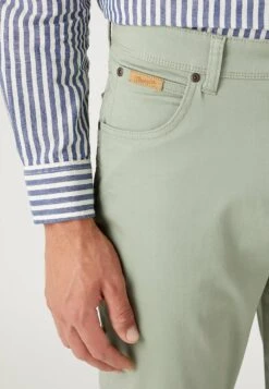 Wrangler Bryson - Vaqueros Rectos - Sea Grass -Wrangler 3f69bfe6beba438a9354ff37e51eb251