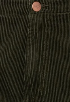 Wrangler Casey Jones Corduroy - Pantalones Chinos - Militare Green -Wrangler 4134a03ce734432e8d94701bd67bbe88