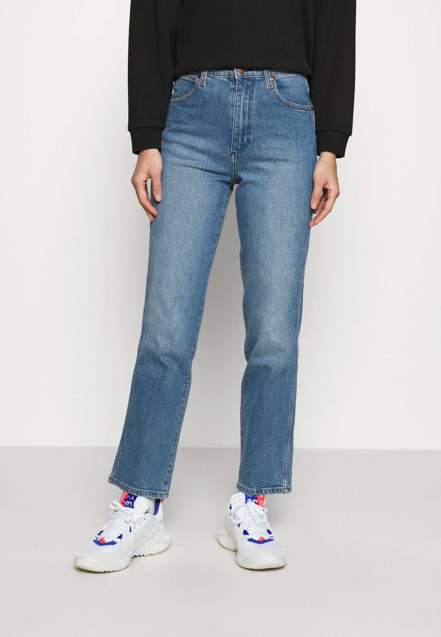 Wrangler Wild West - Vaqueros Rectos - Mid Blue 3 Wrangler Wild West - Vaqueros Rectos - Mid Blue