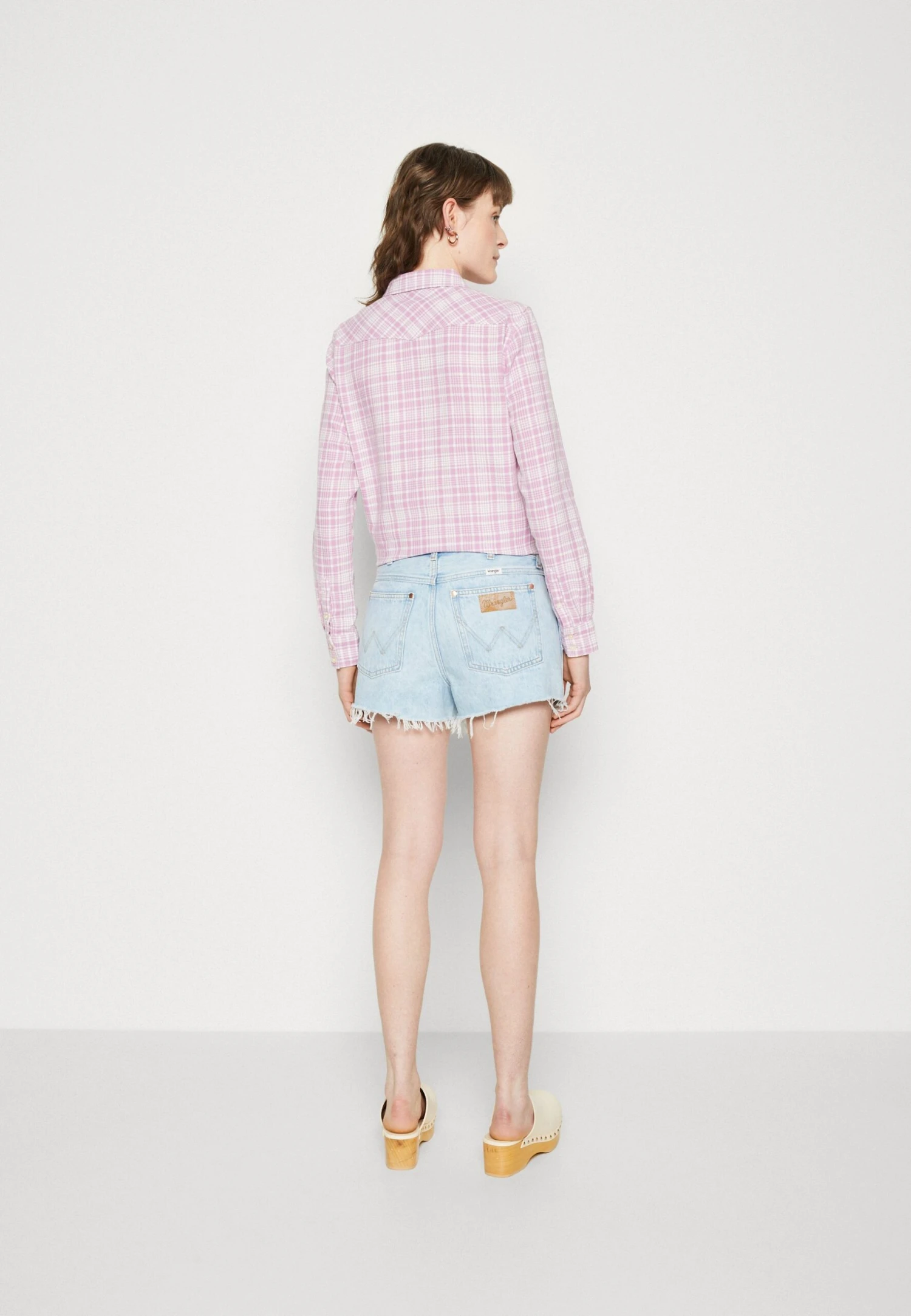 Wrangler Festival- Shorts Vaqueros - Bad Intentions 5 Wrangler Festival- Shorts Vaqueros - Bad Intentions - Imagen 3