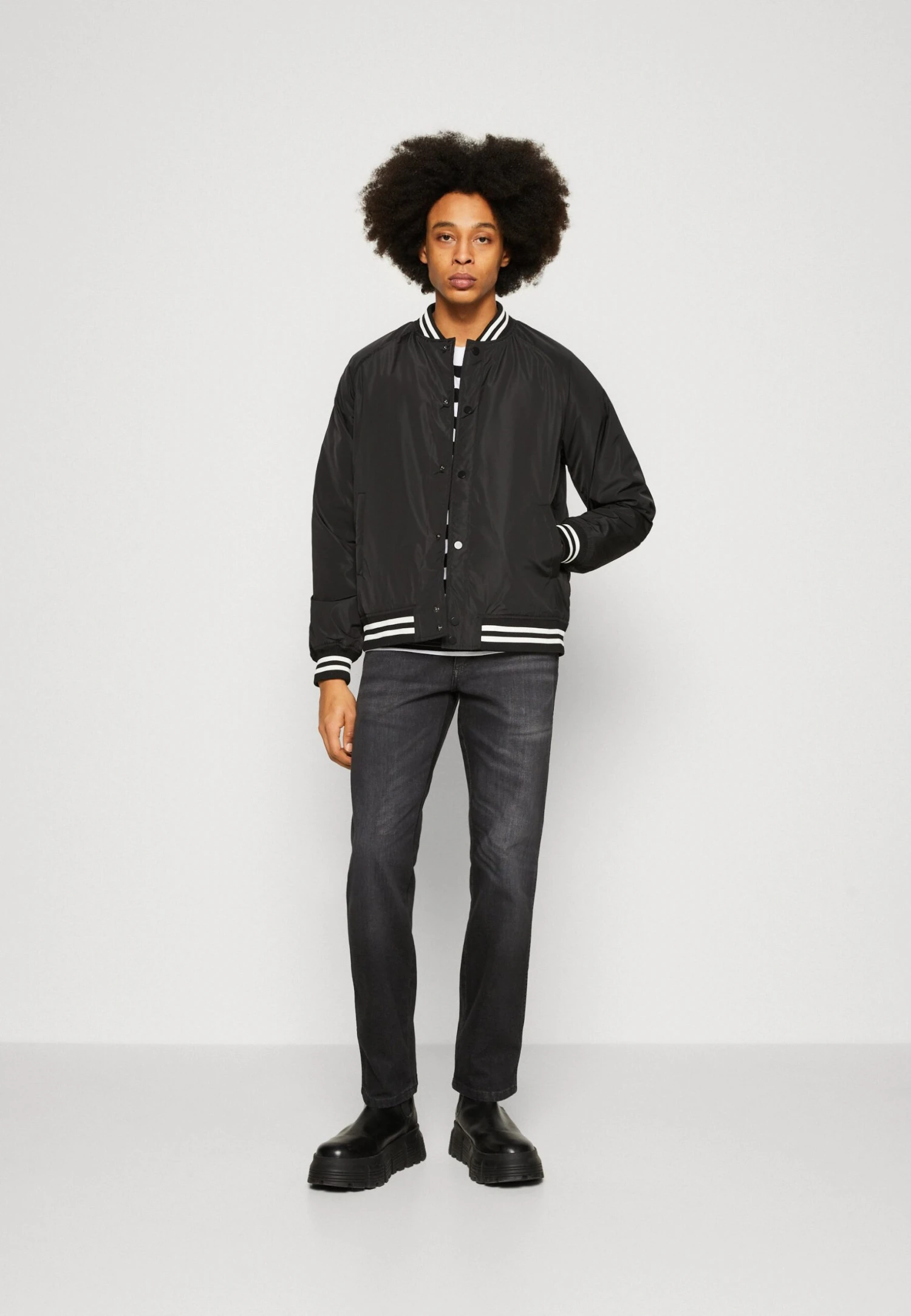 Wrangler Texas - Vaqueros Rectos - Faded Black 4 Wrangler Texas - Vaqueros Rectos - Faded Black - Imagen 2