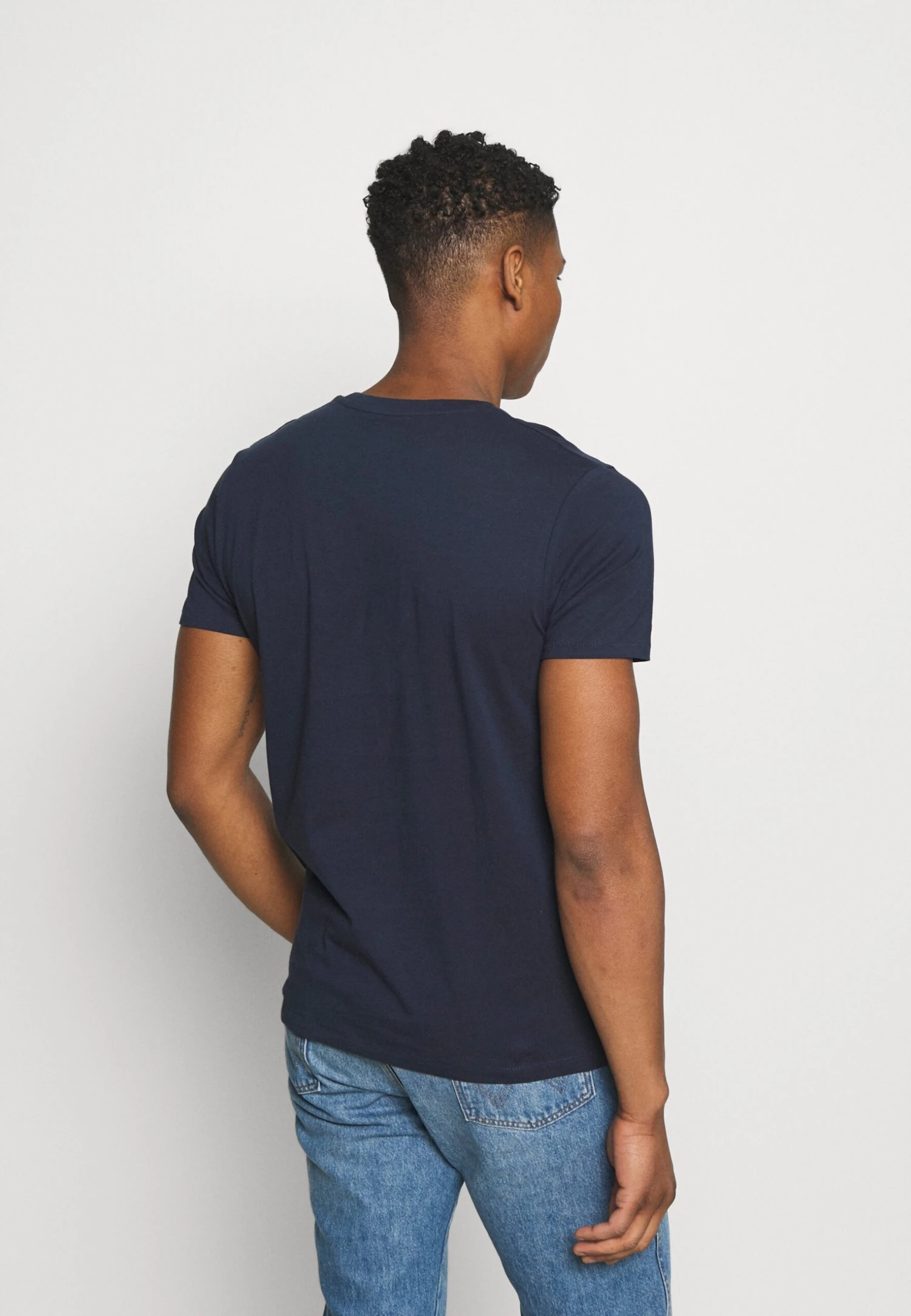 Wrangler Sign Off Tee - Camiseta Básica - Navy 5 Wrangler Sign Off Tee - Camiseta Básica - Navy - Imagen 3