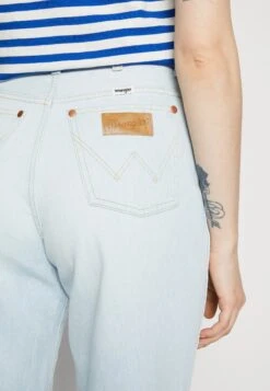 Wrangler Mom - Vaqueros Boyfriend - Sun Drenched -Wrangler 5b2be6dd5af844eaaa9fb9af5ca5cfb2