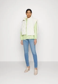 Wrangler High - Vaqueros Pitillo - River 16 Wrangler High - Vaqueros Pitillo - River -Wrangler 5bd0b66e681e41ad8c31aa65e77aff21