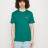 Wrangler Sign Off Tee - Camiseta Básica - Bayberry Green 2 Wrangler Sign Off Tee - Camiseta Básica - Bayberry Green -Wrangler 5f1bd53821754049ac95eff8581ff984
