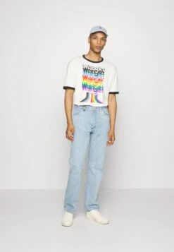 Wrangler Pride Tee - Camiseta Estampada - Wornwhite -Wrangler 61ef7a998ce74aa28da2e65fb4820485
