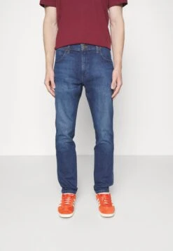 Wrangler River - Vaqueros Rectos - Far Away