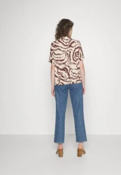 Wrangler Mom - Vaqueros Rectos - Winter Hue -Wrangler 6ba79e5d786842cba08fe8e17d553646