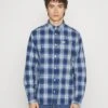 Wrangler Button Down- Camisa - Light Indigo 1 Wrangler Button Down- Camisa - Light Indigo -Wrangler 6ef866851e284555bad40ec5fbb796b6