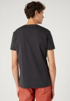 Wrangler Bassmen - Camiseta Estampada - Faded Black -Wrangler 78d2554e01014768984e119bc1a67ace