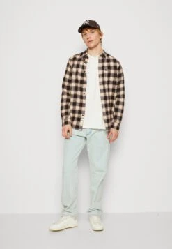 Wrangler Graphic Tee - Camiseta Estampada - Wornwhite -Wrangler 7a75eb85ad2d403788654843679d9169