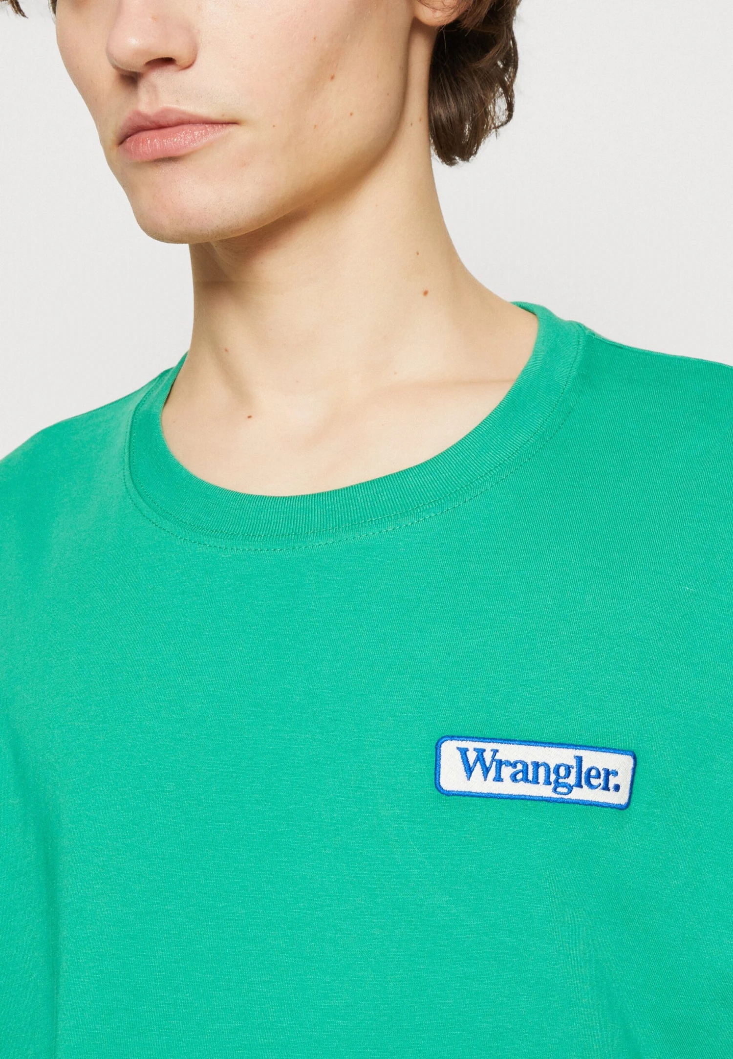 Wrangler Logo Tee - Camiseta Básica - Leprechaun Green 8 Wrangler Logo Tee - Camiseta Básica - Leprechaun Green - Imagen 6
