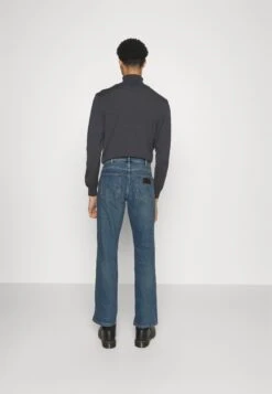 Wrangler Greensboro - Vaqueros Rectos - Blue Denim -Wrangler 8b96d2609f584dd292ba112724162ad2