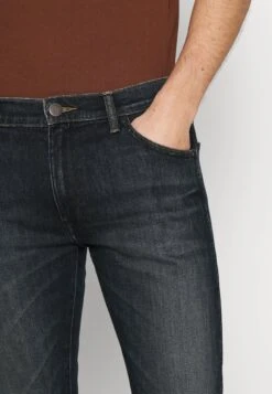 Wrangler Larston - Vaqueros Slim Fit - Electric Rodeo -Wrangler 9c144932f9c148398c530db386b41c1e