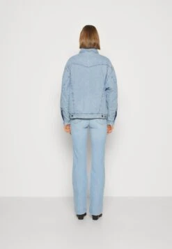 Wrangler Padded Trucker - Chaqueta Vaquera - Scare Crow 10 Wrangler Padded Trucker - Chaqueta Vaquera - Scare Crow -Wrangler 9d0eeb2a67c74f999081e5626f47d0bc