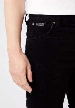 Wrangler Texas Corduroy - Pantalones - Black -Wrangler 9de0bbc11a1a40f6a3cec9221a89c763