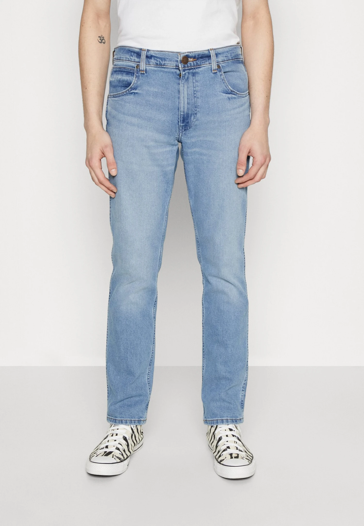 Wrangler Greensboro - Vaqueros Rectos - Light Blue Demin 3 Wrangler Greensboro - Vaqueros Rectos - Light Blue Demin