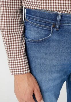 Wrangler Larston - Vaqueros Rectos - Rough Rided -Wrangler add902a45c6b4daaa7c3e79866f3c521