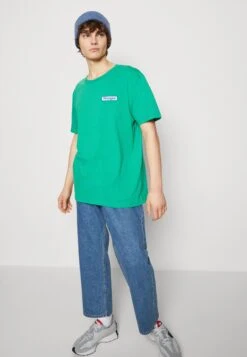 Wrangler Logo Tee - Camiseta Básica - Leprechaun Green 11 Wrangler Logo Tee - Camiseta Básica - Leprechaun Green -Wrangler ae37bff8c509491c8dfafb7a934c7974