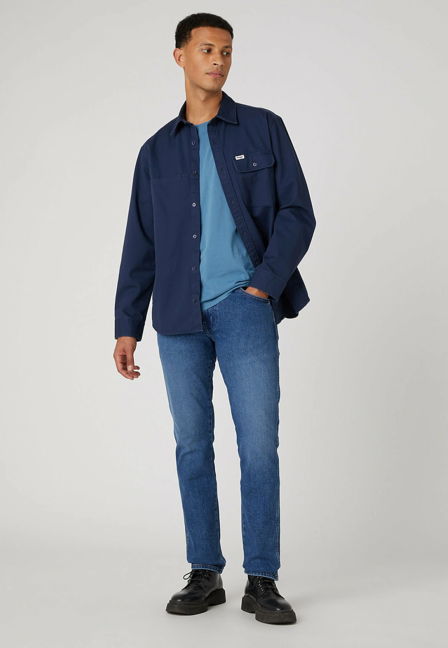 Wrangler Logo Tee - Camiseta Básica - Captains Blue 4 Wrangler Logo Tee - Camiseta Básica - Captains Blue - Imagen 2