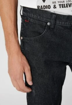 Wrangler Larston - Vaqueros Slim Fit - Bass Black -Wrangler b0773a053d3b42acb4f9686f0eb7036e