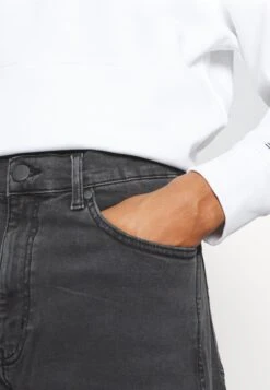 Wrangler Frontier - Vaqueros Boyfriend - Grey Denim -Wrangler b32a13b9f7504f4690538ee0e05dbe49