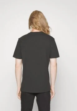 Wrangler Americana Tee - Camiseta Estampada - Faded Black -Wrangler b3d4a82c4df54fa49fa9c9c623cd1ea9