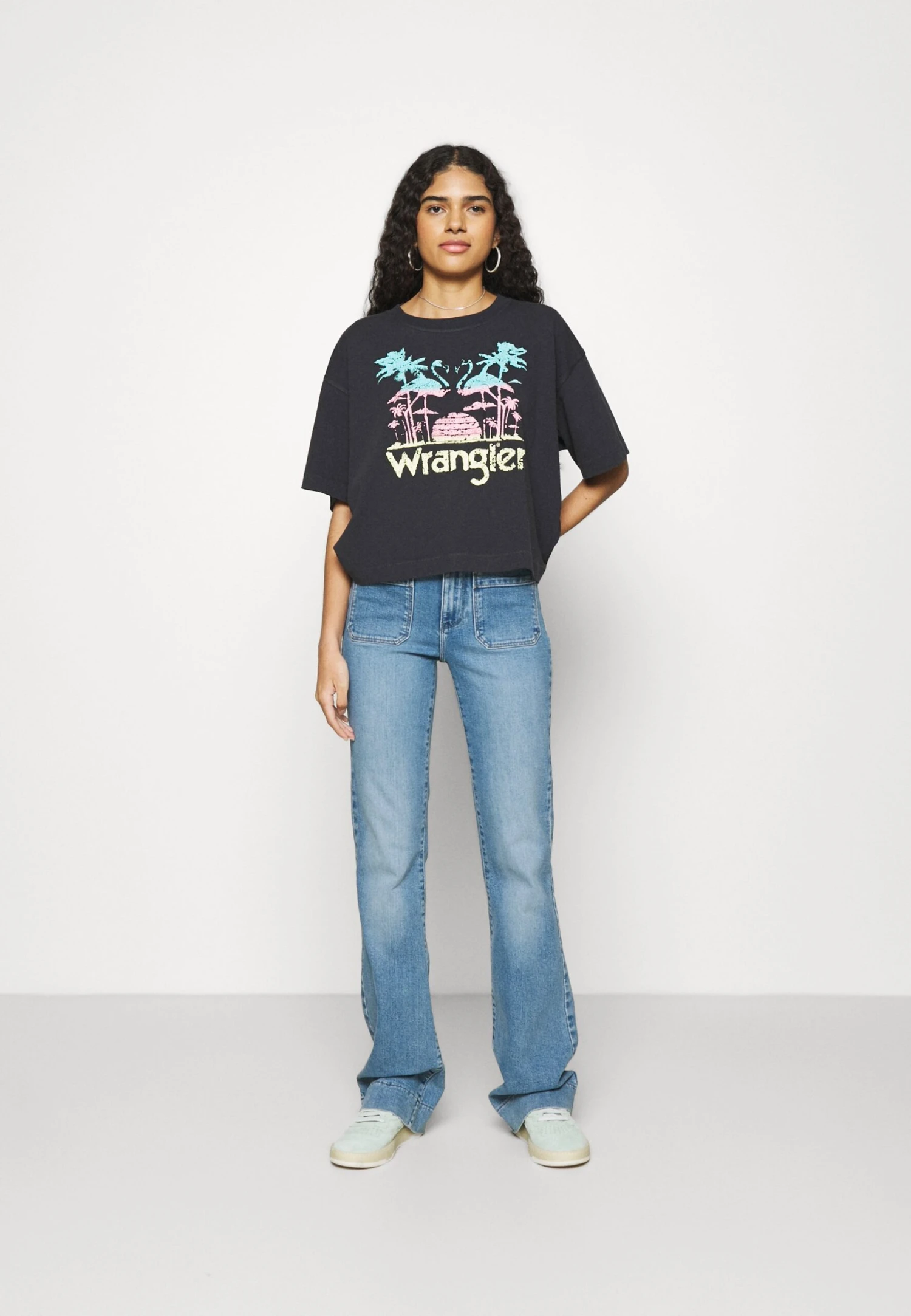 Wrangler Vaqueros A Campana - Dusty Mid 4 Wrangler Vaqueros A Campana - Dusty Mid - Imagen 2